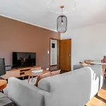 Amber 2 Schlafzimmer Balkon Ruhige Lage In Wipkingen شقة *
