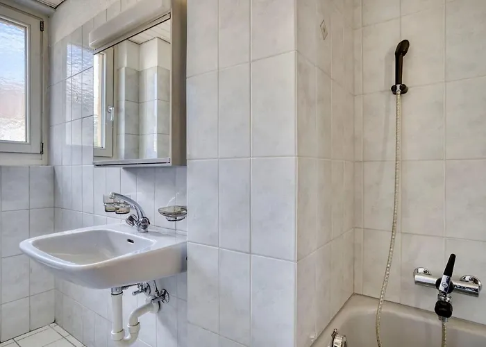 Amber 2 Schlafzimmer Balkon Ruhige Lage In Wipkingen شقة *